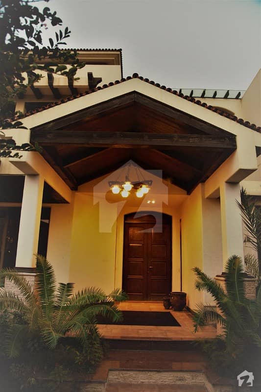 Cantt Estate Offer 32 Marla General Villa Facing Park In Sarwar Colony Cantt