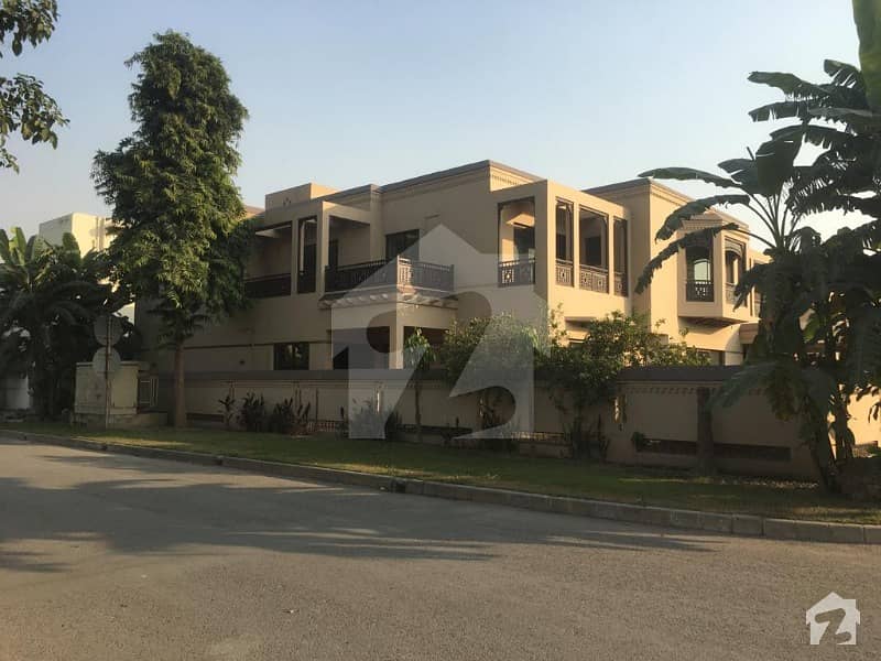 Cantt Estate Offer 32 Marla General Villa Corner Facing Park For Rent In Sarwar Colony Cantt