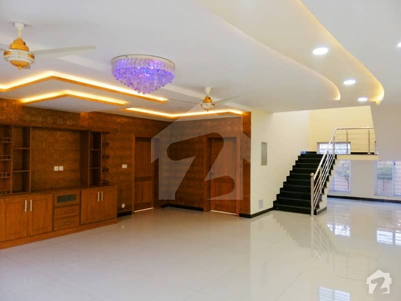 2 Kanal Brand New Bungalow For Rent