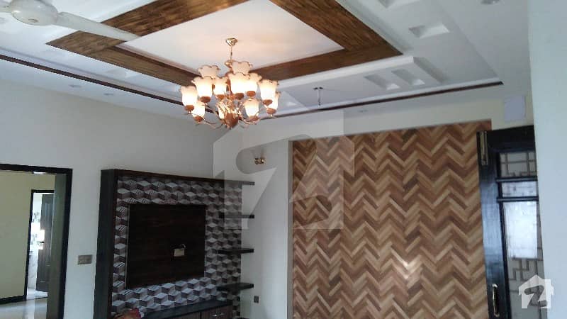 10M Ideal location new house in wapda town