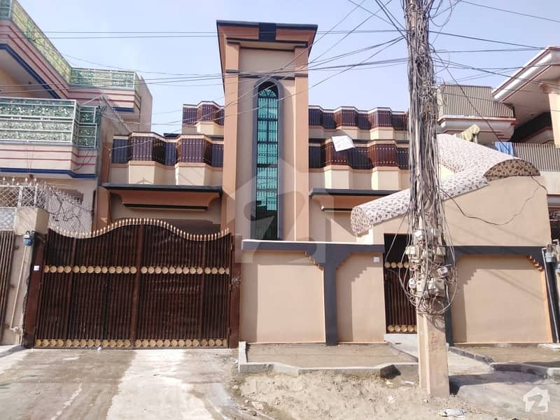 حیات آباد فیز 3 حیات آباد پشاور میں 7 کمروں کا 10 مرلہ مکان 2.5 کروڑ میں برائے فروخت۔