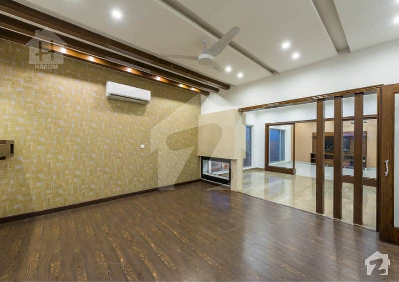 ڈی ایچ اے فیز 8 ڈیفنس (ڈی ایچ اے) لاہور میں 6 کمروں کا 1 کنال مکان 4. 1 کروڑ میں برائے فروخت۔