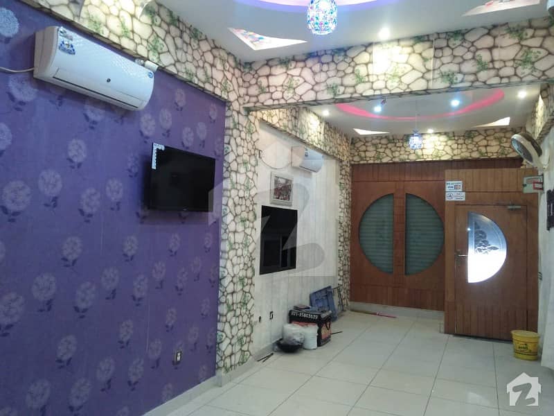 Commercial Space Beautifully Decorated Restaurant Setup For Sale