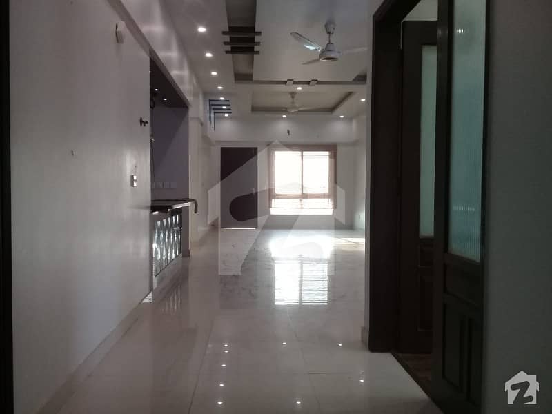 4 Bed Room Apartment For Sale With Roof