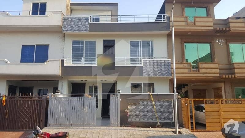 25x40 Beautifully House Is Avaible For Sale