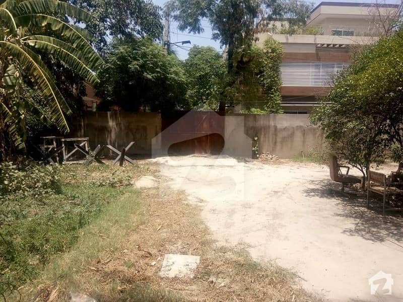 2 Kanal Old House For Sale West Canal Bank Road Opp Doctors Hospital