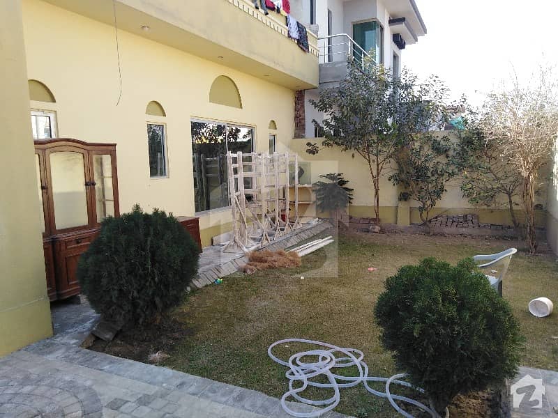 One Kanal House For Sale On Main Boulevard 60 Ft Road