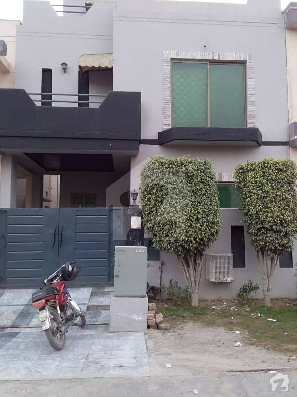 Beautiful 5 Marla Upper Portion For Bachelors For Rent  In Dha Phase 5