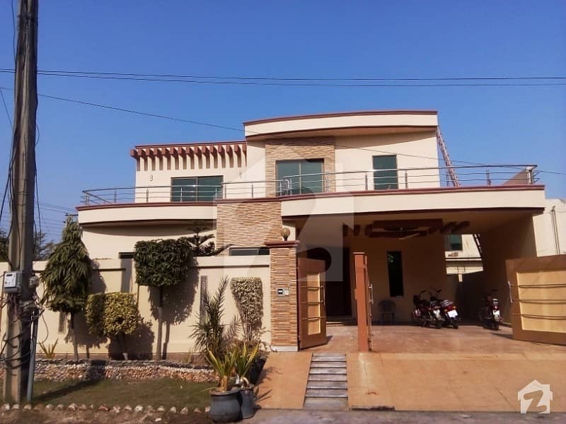 Old 21 Marla Bungalow For sale on top location of Wapda