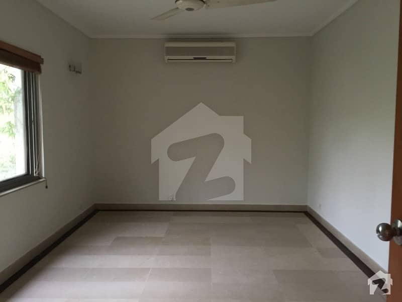 Gulberg Facing Canal 3 Bed Apartment For Office Use