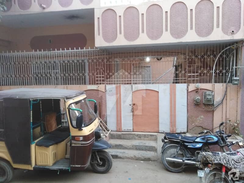 بفر زون - سیکٹر 15-A / 4 بفر زون نارتھ کراچی کراچی میں 4 کمروں کا 5 مرلہ مکان 1.3 کروڑ میں برائے فروخت۔