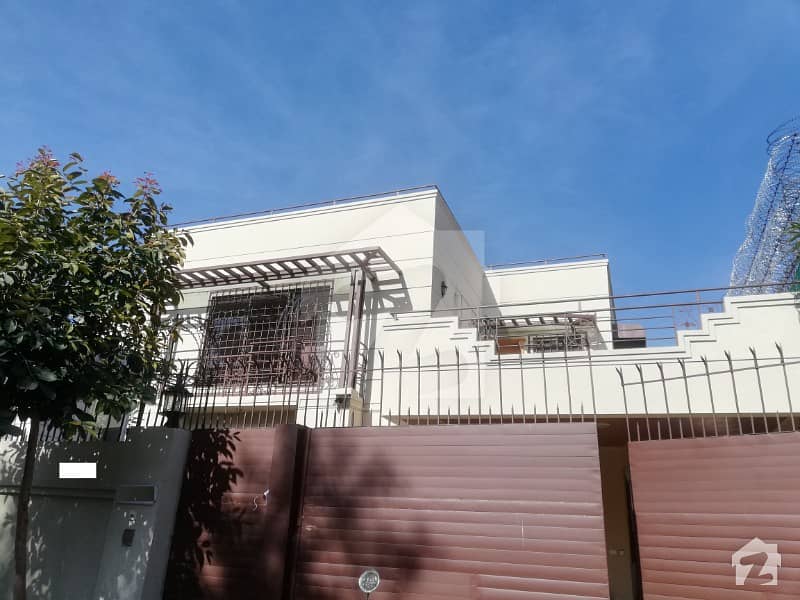 Security Cleared Well Maintained 5 Beds House For Rent