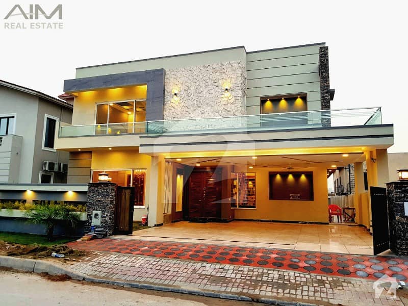 Luxury 1 Kanal Designer House For Sale With Spacious Rooms