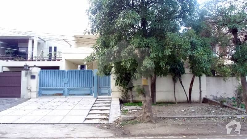 1 Kanal Commercial House For Rent On 65 Feet Road