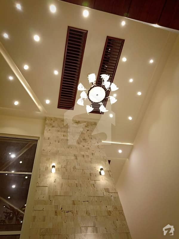 کوہ نور ٹاؤن فیصل آباد میں 4 کمروں کا 10 مرلہ مکان 1 لاکھ میں کرایہ پر دستیاب ہے۔