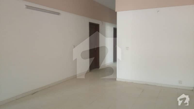 4 Bed Room 2400 Sq Ft Flat For Sale Small Project