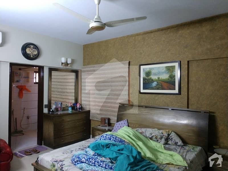 اسٹیڈیم روڈ کراچی میں 3 کمروں کا 11 مرلہ فلیٹ 2.1 کروڑ میں برائے فروخت۔