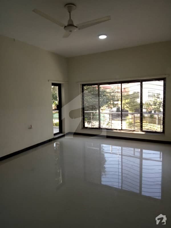 F10  555 Sq Yd Beautiful Full House For Rent