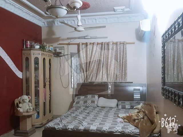 عزیز آباد گلبرگ ٹاؤن کراچی میں 2 کمروں کا 2 مرلہ فلیٹ 35 لاکھ میں برائے فروخت۔