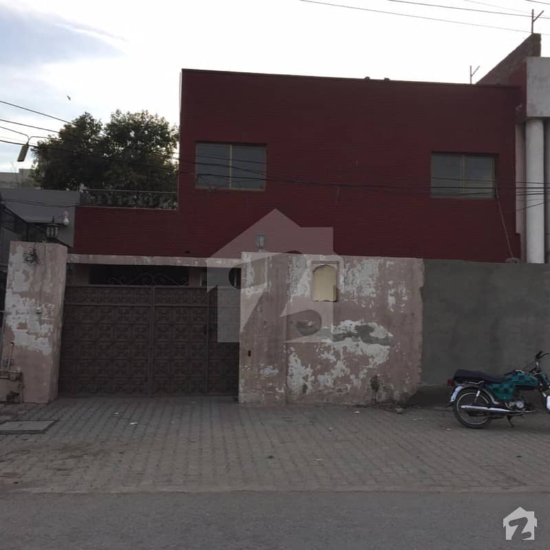 نیو مسلم ٹاؤن - بلاک اے نیو مسلم ٹاؤن لاہور میں 4 کمروں کا 1 کنال مکان 2 لاکھ میں کرایہ پر دستیاب ہے۔
