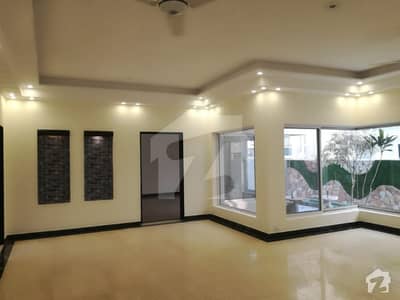 Slightly Used 1 Kanal Full House Is Available On Rent Facing Park Slightly Used 1 Kanal Full House Is Available On Rent Facing Park
