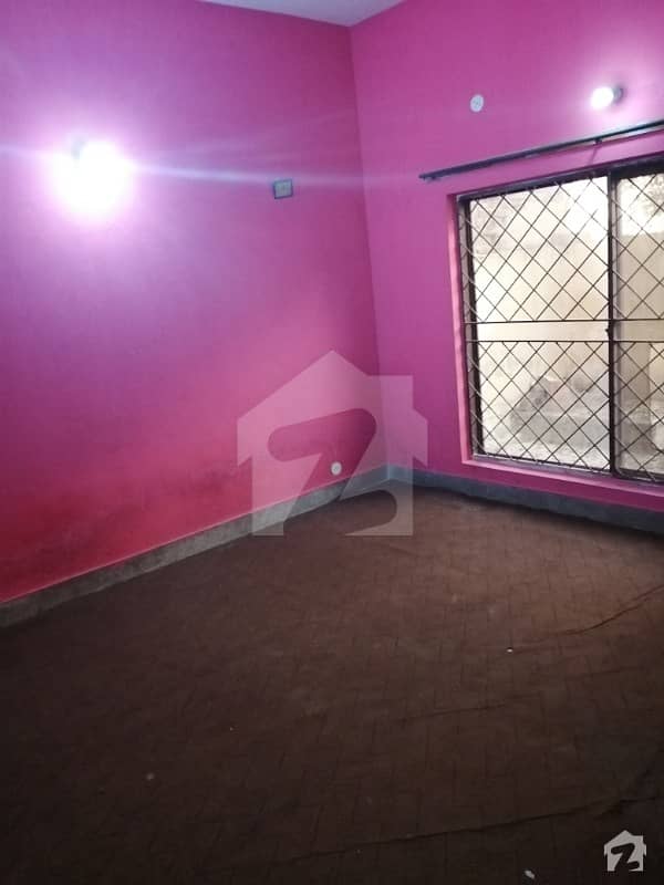 1 Room Flat Attached Washroom For Rent