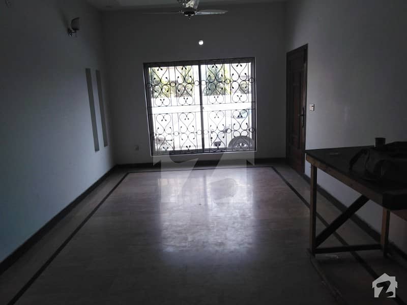 10 MARLA BRAND NEW BEAUTIFUL LOWER PORTION FOR RENT IN TARIQ GARDENS LAHORE