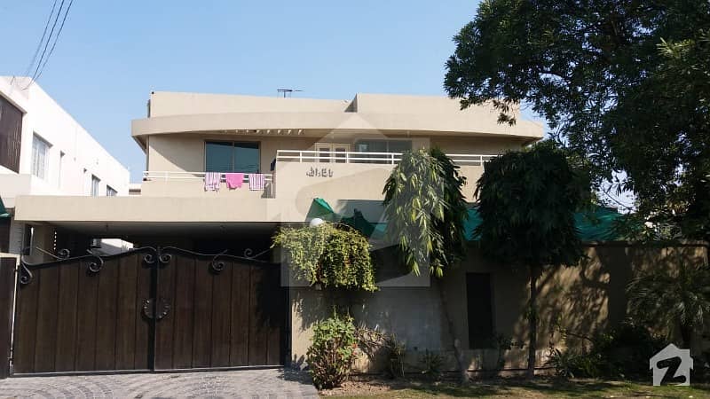 1 Kanal Beautiful Luxurious Cornered House For  Sale In Dha Defense
