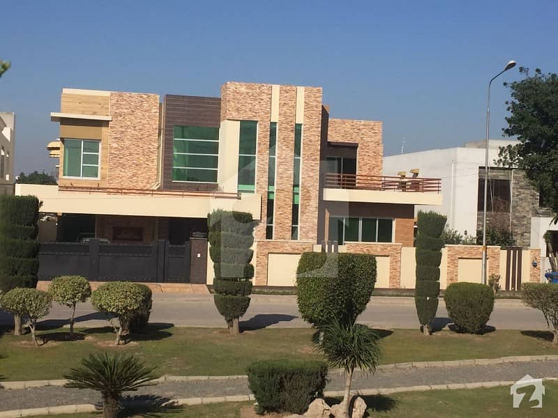 2 Kanal Facing Canal House For Sale In Bahria Town Lahore