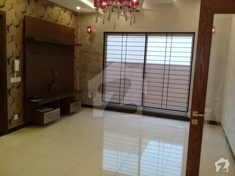 Dha Phase 8 10 Marla Upper Portion 3 Bed For Rent