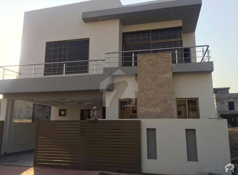 Awesome  Luxurious House For Urgently Sale