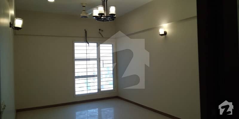 3 Bedrooms Flat For Rent