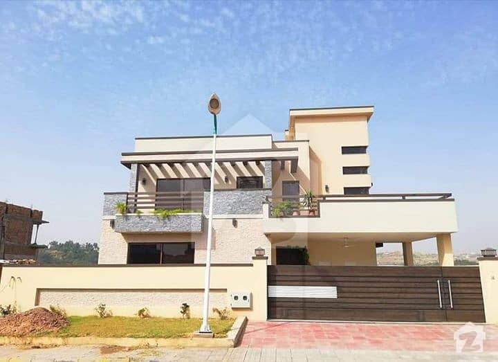 Outstanding Location 1 Kanal Luxury House For Sale in Bahria Town