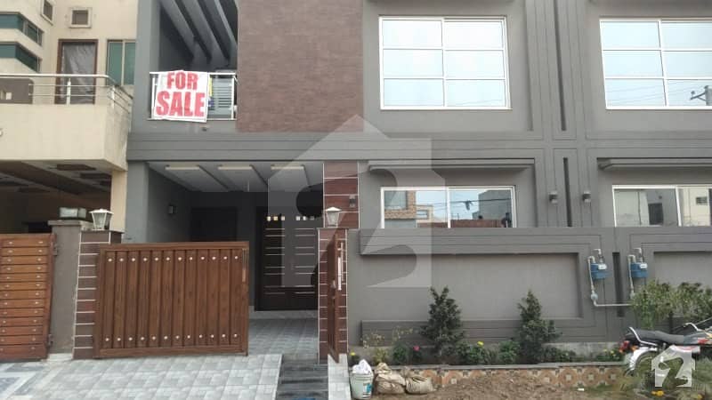 5 Marla Brand New Designer House For Sale At Good Location