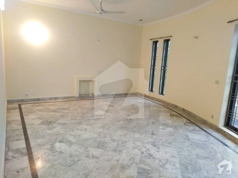 1,KANAL BEAUTIFUL UPPER PORTION IS AVAILABLE FOR RENT IN PCSIR2 SOCIETY NEAR SHOUKAT KHANAM HOSPITAL