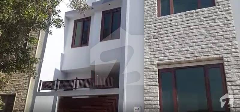 ڈی ایچ اے فیز 7 ایکسٹینشن ڈی ایچ اے ڈیفینس کراچی میں 3 کمروں کا 4 مرلہ مکان 3. 5 کروڑ میں برائے فروخت۔