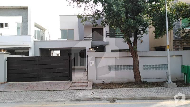 Old Double Storey House For Sale At Good Loocation