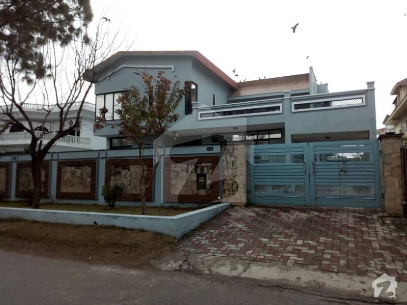 F10 Beautiful House (700 syd) 7 Bed For Rent