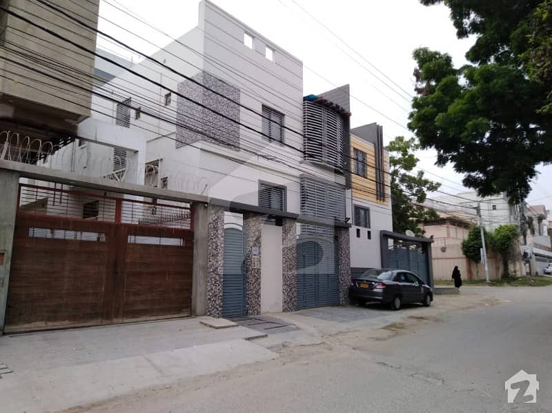Cc38 300 Sq Yard Portion For Sale With Roof On 1st Floor In Pechs Block 2