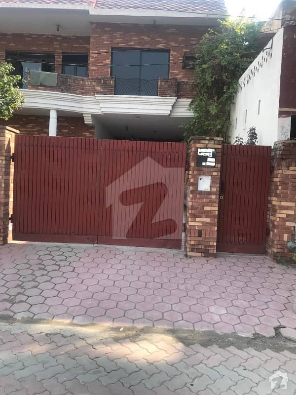01 KANAL LOWER PORTION IS AVAILABLE FOR RENT IN CANAL VIEW