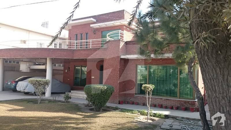 گلبرگ لاہور میں 5 کمروں کا 2 کنال مکان 14 کروڑ میں برائے فروخت۔