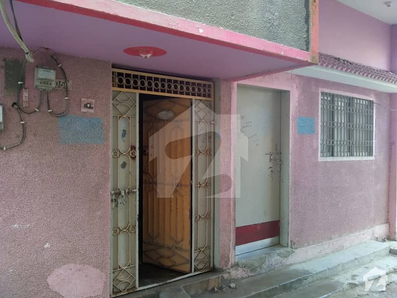 لانڈھی کراچی میں 8 کمروں کا 4 مرلہ مکان 1 کروڑ میں برائے فروخت۔