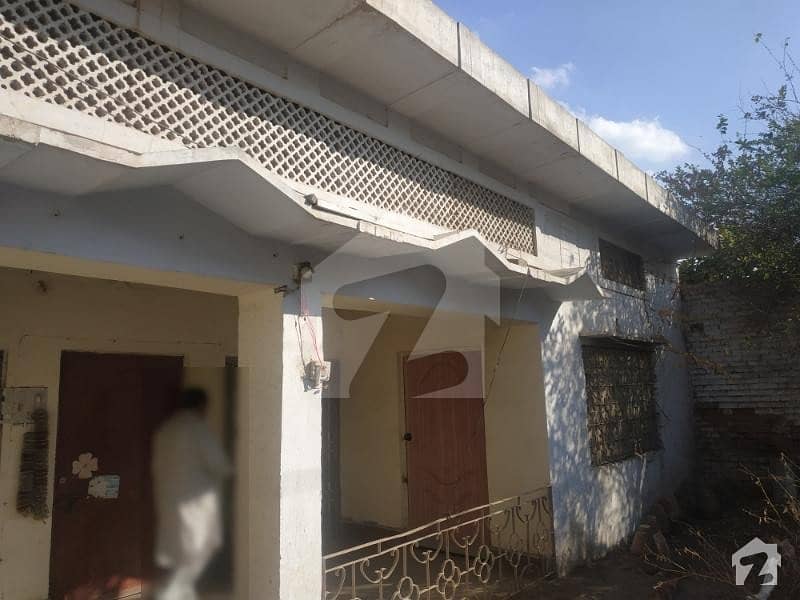 Old Construction Corner Single Storey House Is Available For Sale On Sadiqia Road