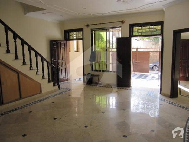لکھنؤ سوسائٹی کورنگی کراچی میں 6 کمروں کا 6 مرلہ مکان 2. 75 کروڑ میں برائے فروخت۔
