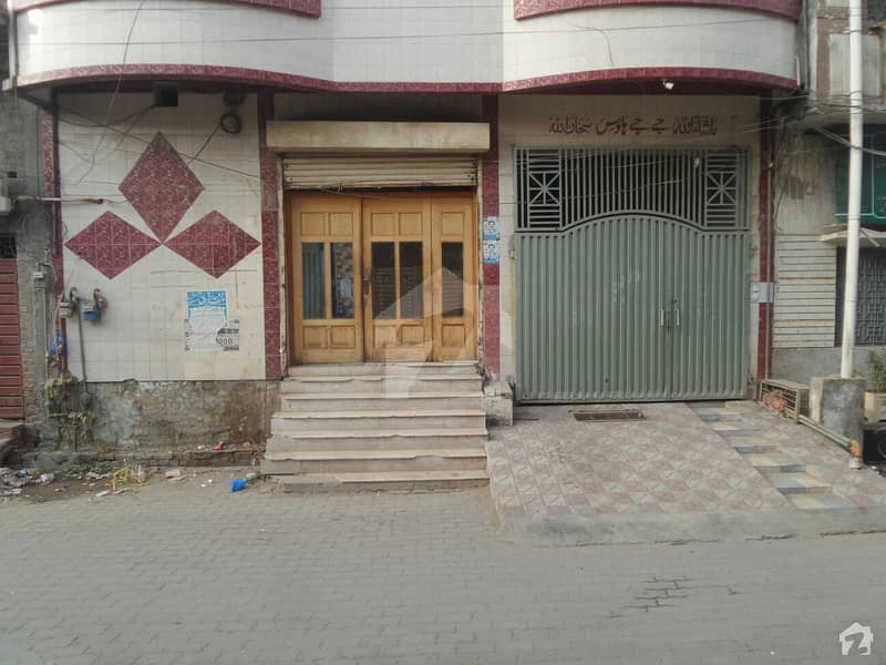 Triple Storey Beautiful Commercial Building For Sale At Lalazar Colony Okara