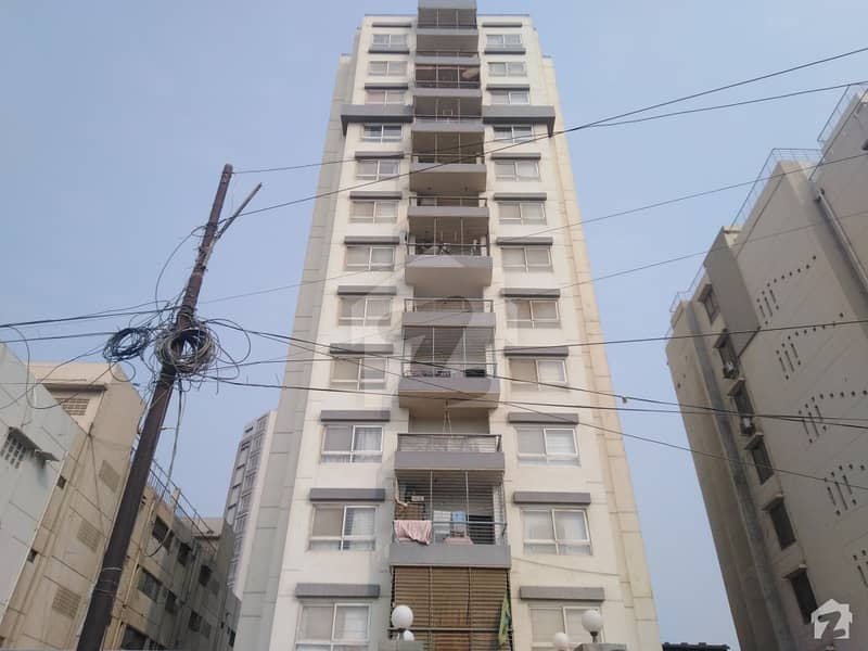 فریرے ٹاؤن کراچی میں 4 کمروں کا 12 مرلہ فلیٹ 5.5 کروڑ میں برائے فروخت۔