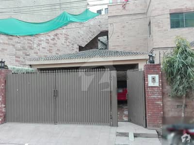 لارنس روڈ لاہور میں 7 کمروں کا 1.1 کنال مکان 6.85 کروڑ میں برائے فروخت۔