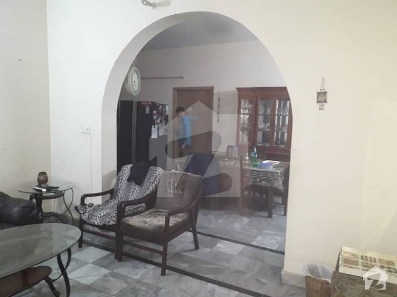 علامہ اقبال ٹاؤن ۔ نشتر بلاک علامہ اقبال ٹاؤن لاہور میں 5 کمروں کا 10 مرلہ مکان 1.85 کروڑ میں برائے فروخت۔