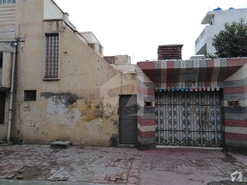 نواب پور روڈ ملتان میں 5 کمروں کا 9 مرلہ مکان 1. 8 کروڑ میں برائے فروخت۔