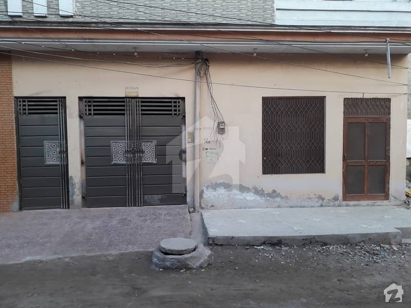 کینال ویو ٹاؤن ساہیوال میں 3 کمروں کا 5 مرلہ زیریں پورشن 20 ہزار میں کرایہ پر دستیاب ہے۔
